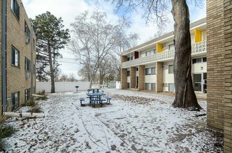 College Park in Minneapolis, MN - Building Photo - Building Photo