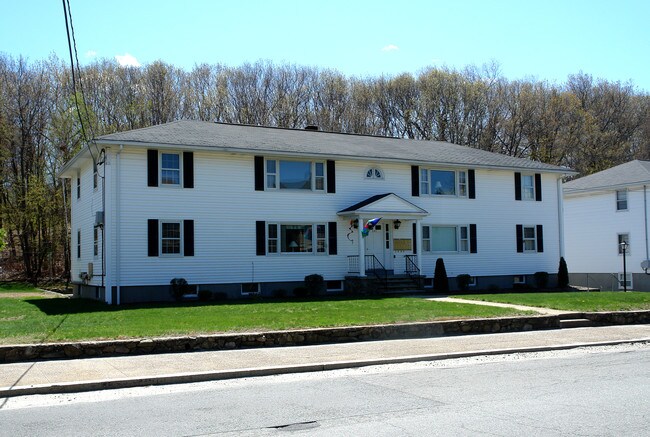 381 Privilege St in Woonsocket, RI - Foto de edificio - Building Photo