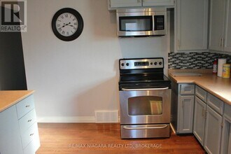 6100 Dixon St in Niagara Falls, ON - Building Photo - Building Photo