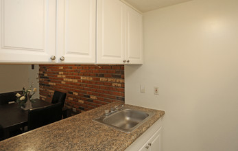 Bellevue House Apartments in Cincinnati, OH - Building Photo - Interior Photo