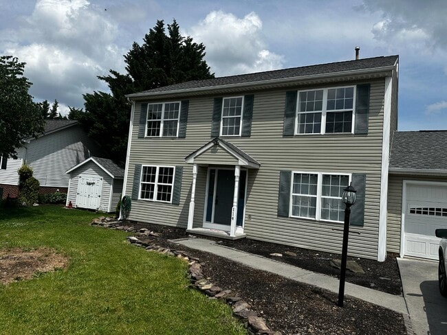 114 Fairfax Dr in Stephens City, VA - Building Photo - Building Photo