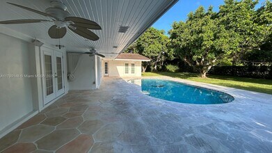 7790 SW 127th St in Pinecrest, FL - Building Photo - Building Photo