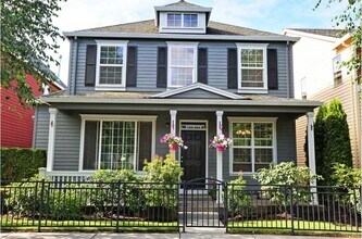 6262 NE Chestnut St in Hillsboro, OR - Building Photo - Building Photo