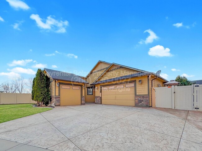 property at 3349 N Justin Ave