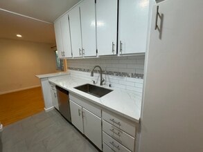 18307 Burbank Blvd, Unit #9 in Los Angeles, CA - Building Photo - Building Photo