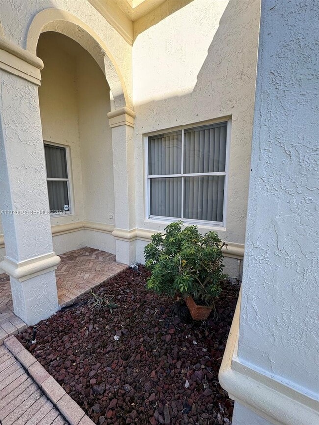 815 Vista Meadows Dr in Weston, FL - Building Photo - Building Photo