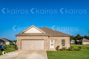 636 White Oak Cir in Lincoln, AL - Building Photo