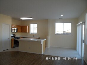 13247 Acasia Ave in Victorville, CA - Building Photo - Building Photo
