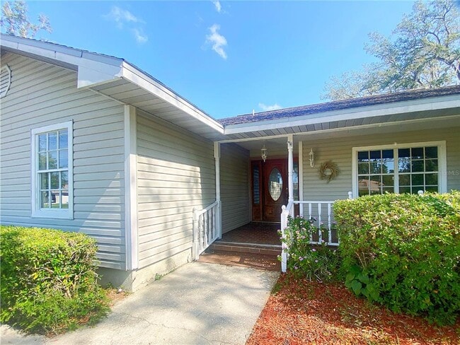 994 Country Lake Cir in Lake Wales, FL - Building Photo - Building Photo