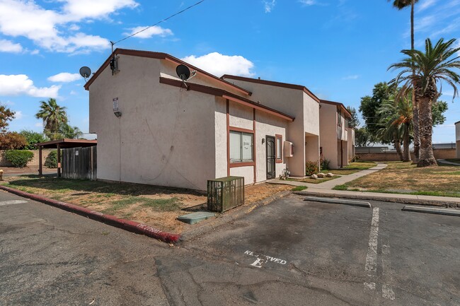 349 N Eucalyptus Ave in Rialto, CA - Building Photo - Building Photo