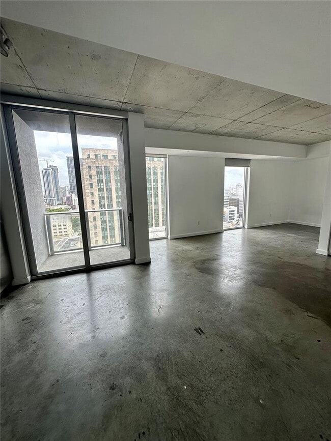151 SE 1st St, Unit 1608 in Miami, FL - Building Photo - Building Photo