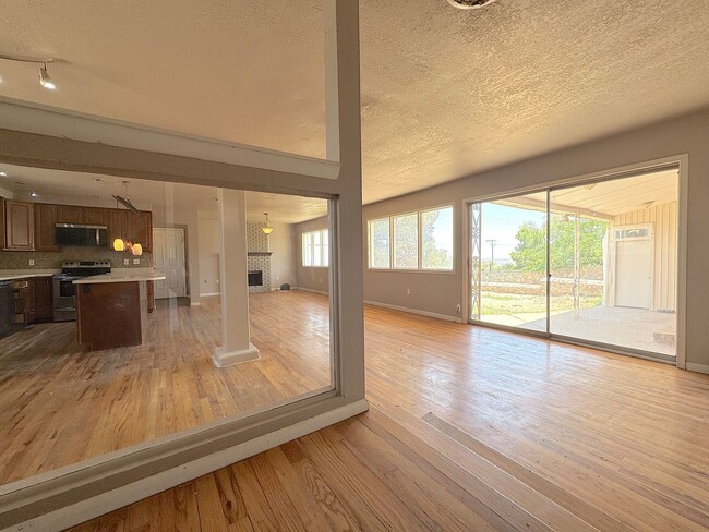 3236 Titanic Ave in El Paso, TX - Building Photo - Building Photo