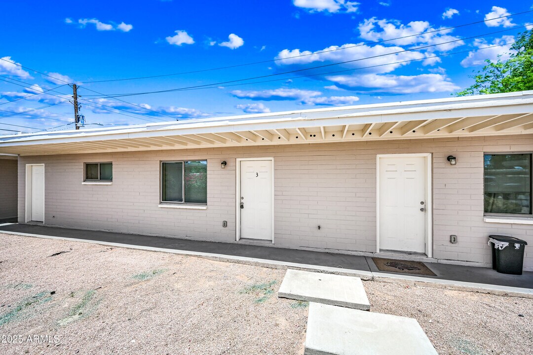 3949 E Earll Dr in Phoenix, AZ - Building Photo