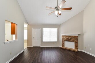 7082 Hampton Dr in Horn Lake, MS - Building Photo - Building Photo