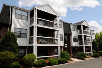 Oak Tree Village in Edison, NJ - Building Photo - Building Photo