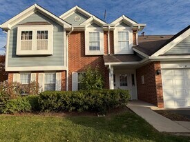 311 Sheffield Ct in Roselle, IL - Building Photo