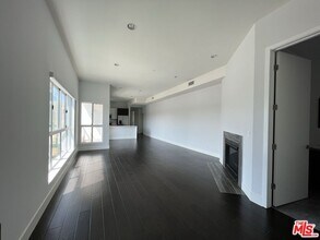 1945 Overland Ave in Los Angeles, CA - Building Photo - Building Photo