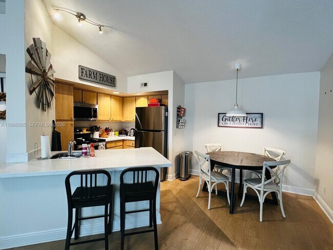 12400 Vista Isles Dr in Plantation, FL - Building Photo - Building Photo