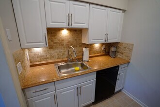 120 Willard St, Unit #13 in Pompton Lakes, NJ - Building Photo - Building Photo