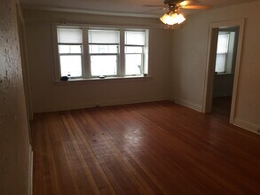 2212 Girard Ave S, Unit A in Minneapolis, MN - Foto de edificio - Building Photo