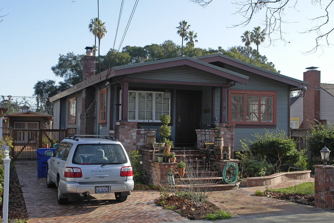 3229 Central Ave in Alameda, CA - Building Photo