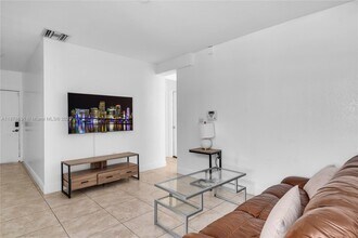 2970 NW 15th St in Miami, FL - Foto de edificio - Building Photo