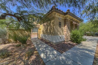 10057 Portula Valley St in Las Vegas, NV - Foto de edificio - Building Photo