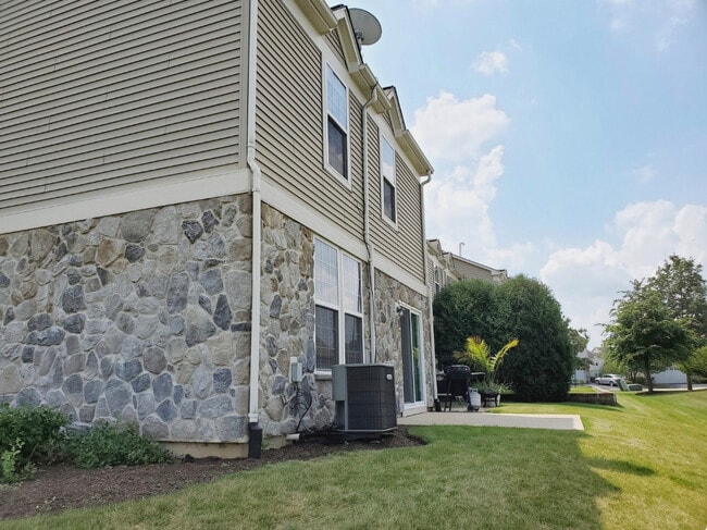 15226 Pinewood Rd in Lockport, IL - Building Photo - Building Photo