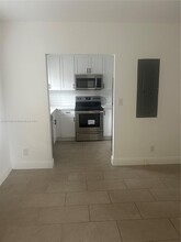 711 NW 55th St-Unit -1 in Miami, FL - Foto de edificio - Building Photo