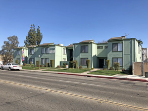 Greenwood Apartments in Selma, CA - Building Photo - Building Photo