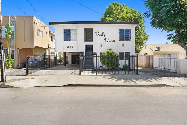 Darby Dunes in Reseda, CA - Building Photo - Building Photo