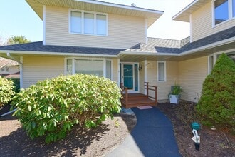 4 Bittersweet Ln in Bourne, MA - Building Photo - Building Photo