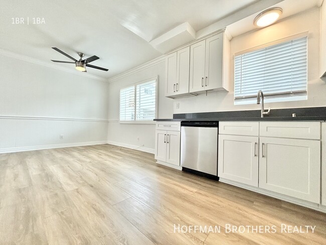 11922 Burbank Blvd, Unit 18 in Los Angeles, CA - Foto de edificio - Building Photo