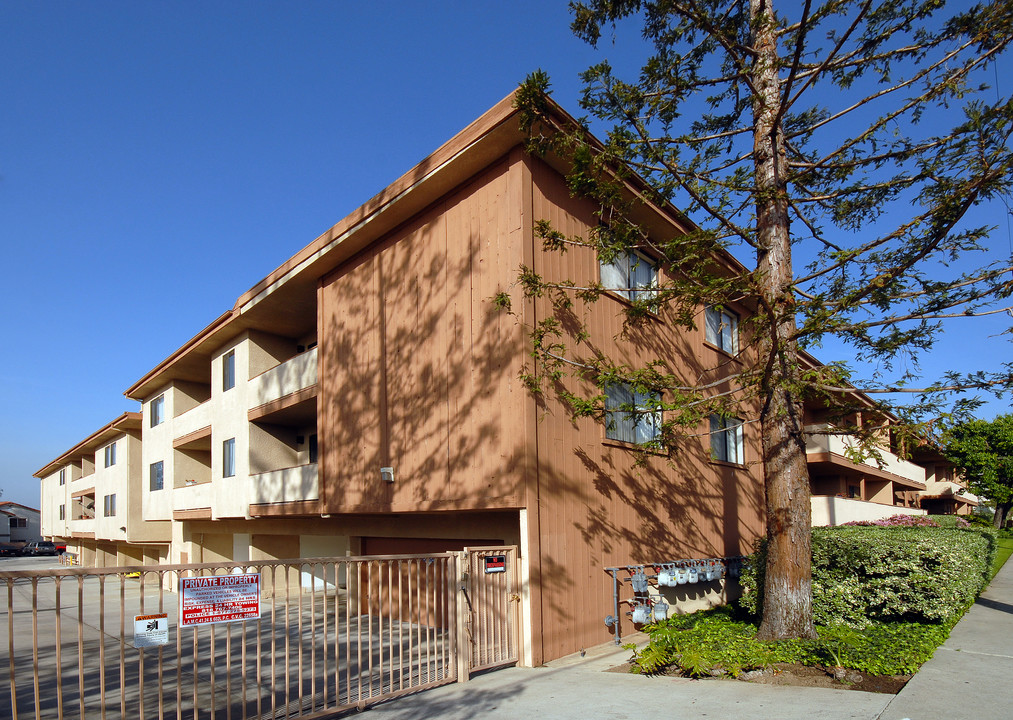 Glenhill Apartments in Sylmar, CA - Foto de edificio