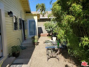 2666 Cimarron St in Los Angeles, CA - Foto de edificio - Building Photo