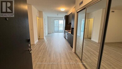 65 Broadway Ave in Toronto, ON - Building Photo - Building Photo