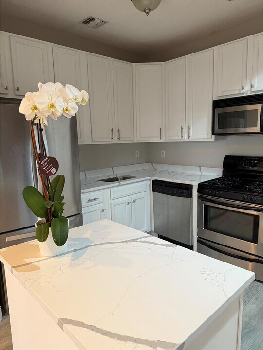 153 Beach 73rd unit 2 St in New York, NY - Building Photo