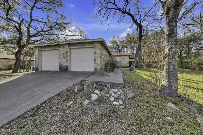 property at 9802 Hundred Oaks Cir