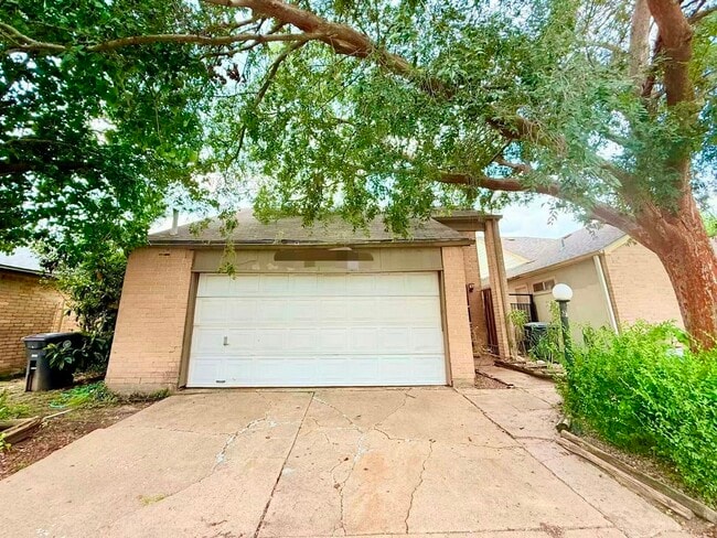 6418 Gladewell Dr in Houston, TX - Building Photo - Building Photo