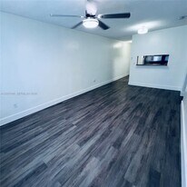 1945 NW 29th St in Miami, FL - Building Photo