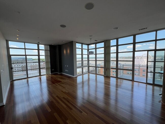157 Fleet St, Unit Penthouse #2