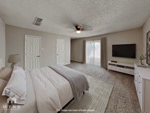 Del Estrado Townhomes Apartments in Lubbock, TX - Foto de edificio - Building Photo