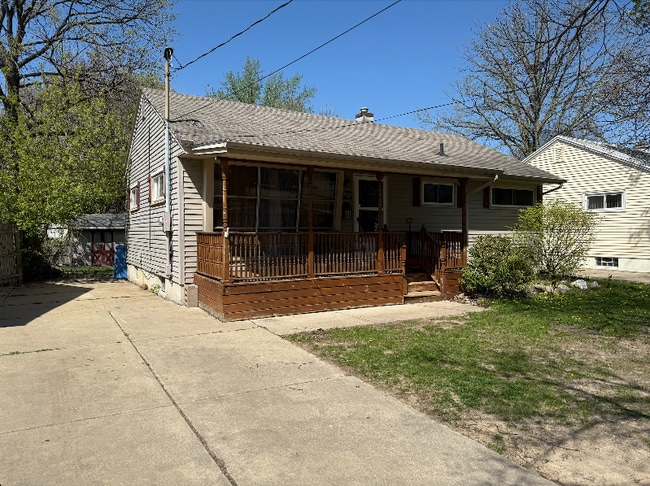 property at 1928 Hillcrest St