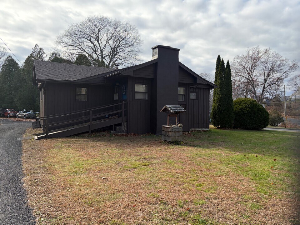 246 Central Ave in Wolcott, CT - Building Photo