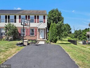 2001 Wyatt Cir in Dover, PA - Building Photo - Building Photo
