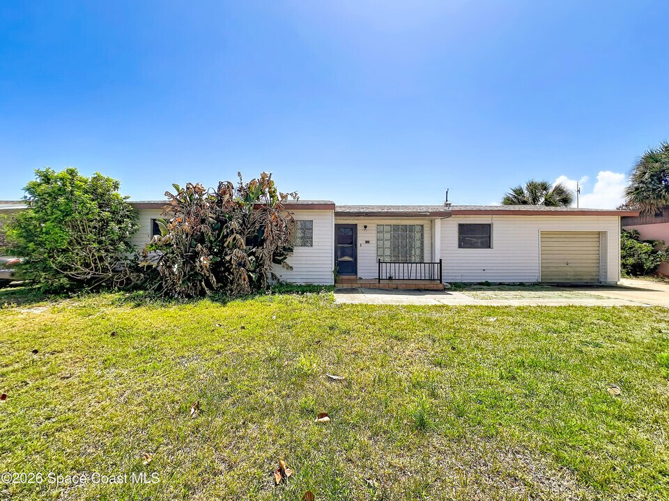 122 Eden Ave in Satellite Beach, FL - Building Photo