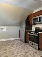 319 E Rosedale Ave, Unit UPPER in Milwaukee, WI - Building Photo - Building Photo