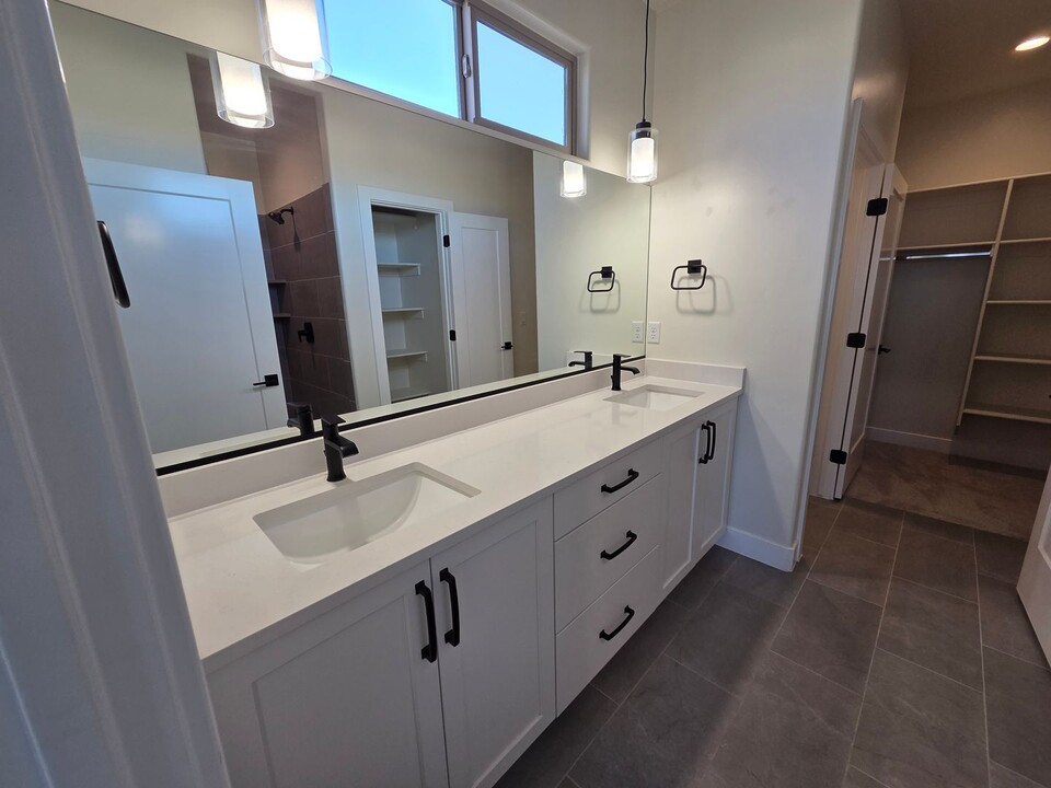 2145 380 S in Hurricane, UT - Building Photo