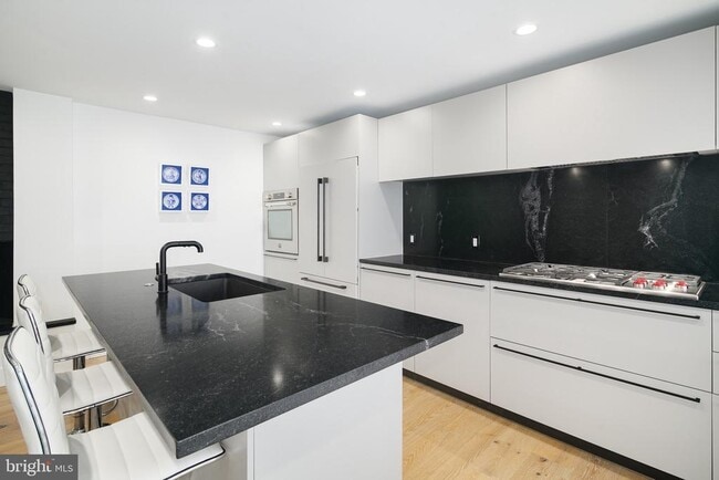 property at 1126 Lombard St