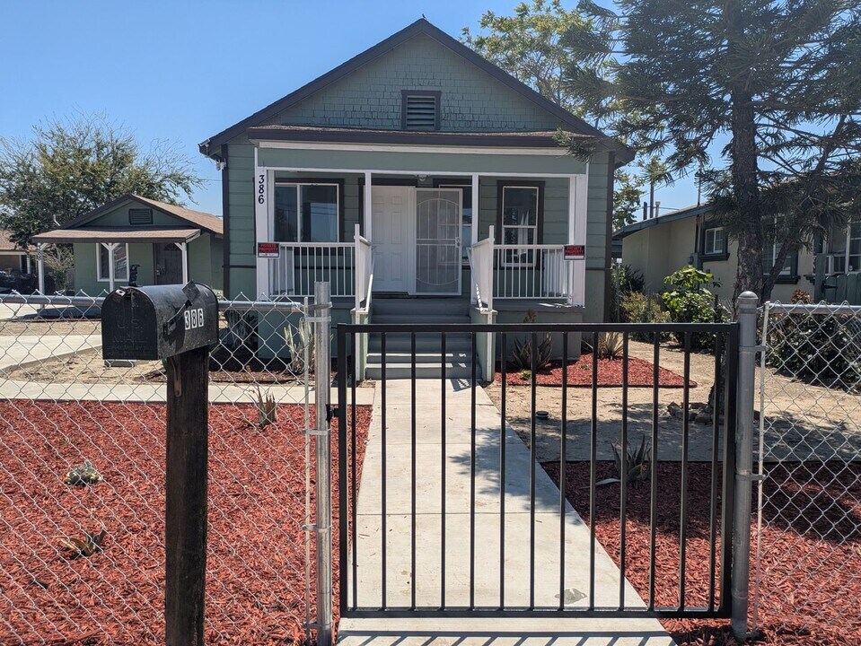 386 N Mt Vernon Ave in Colton, CA - Building Photo